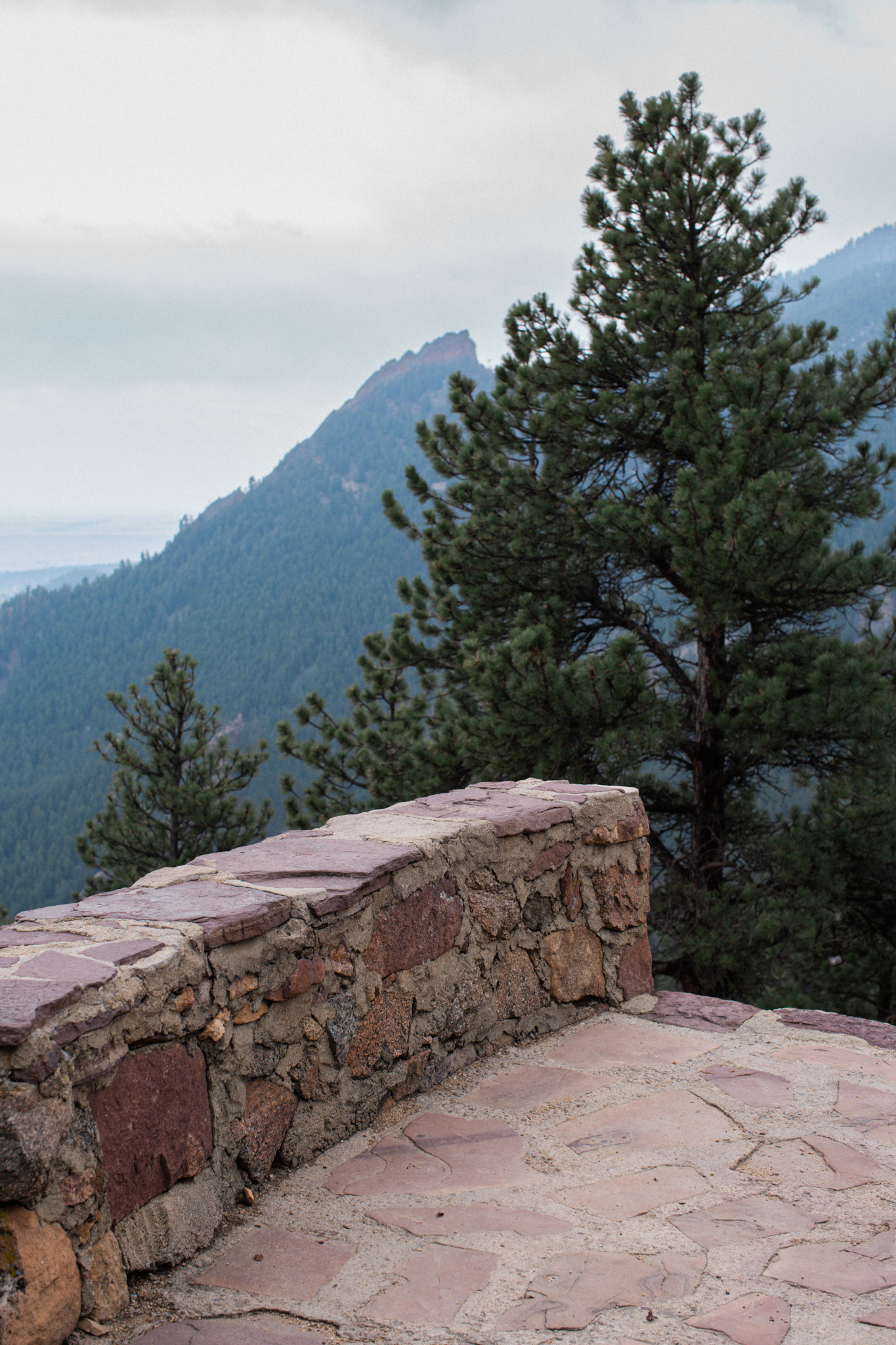 Boulder sunrise amphitheater with a view of the Boulder flatirons